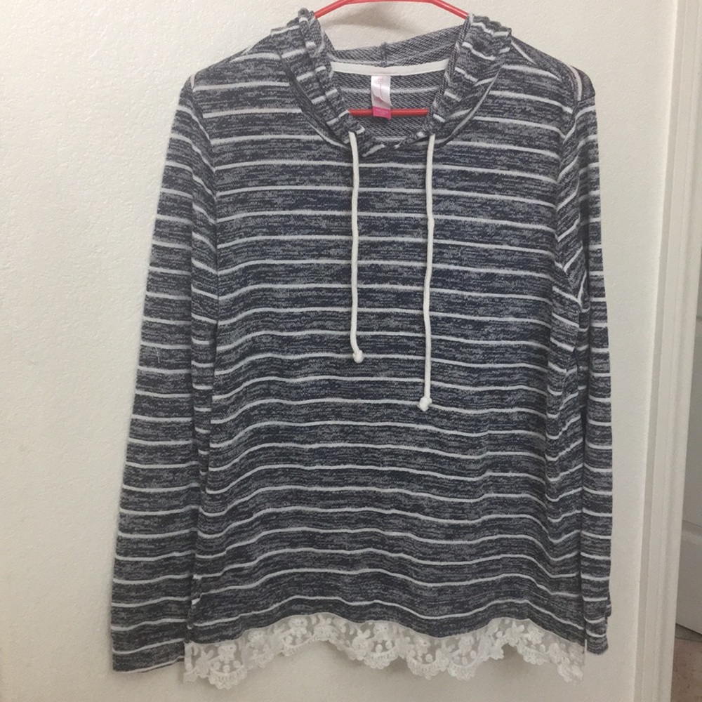 Thin sweater top.